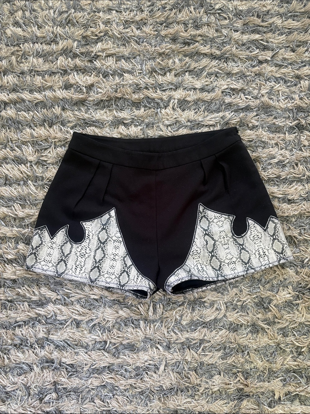 High-Waist Black Women's Shorts with White Snake-Print Trim XS